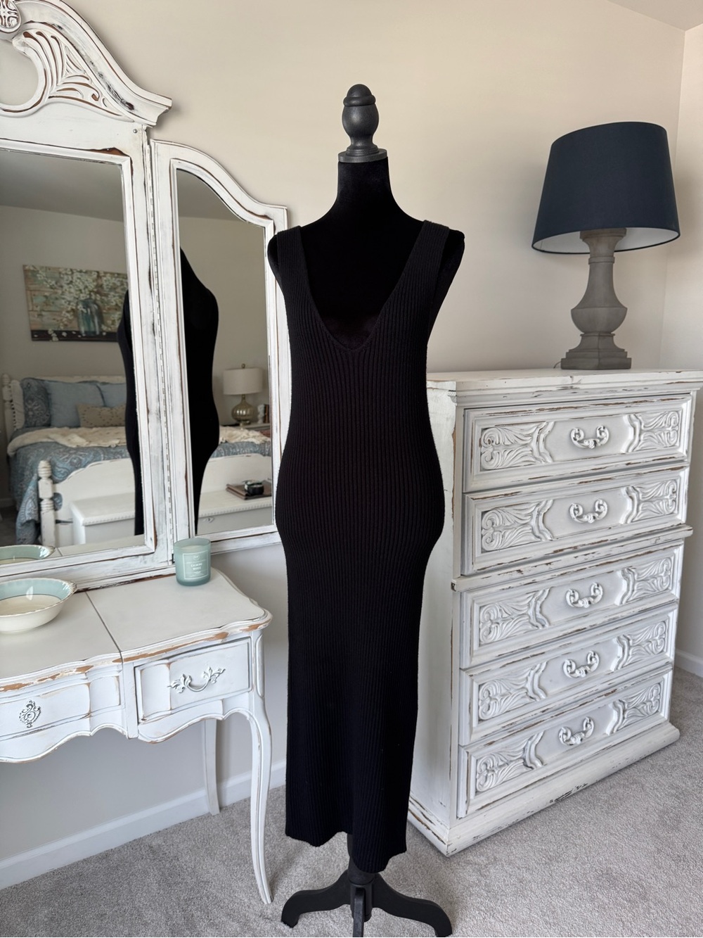 Cyrus Black Ribbed V-Neck Sleeveless Midi Dress